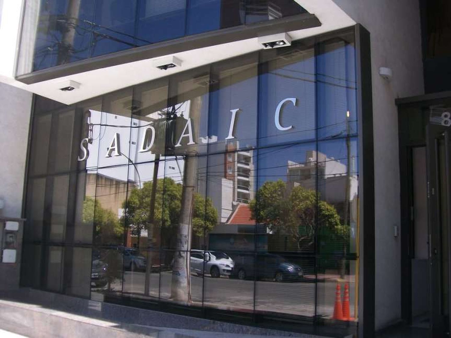 Revocan multa a Sadaic por aplicar tarifa al uso de música en hoteles