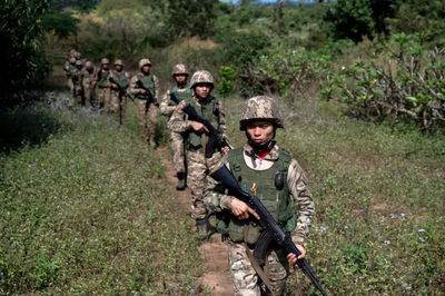 Horror en Myanmar: el ejército bombardeó una aldea matando a 24 personas, incluidos niños