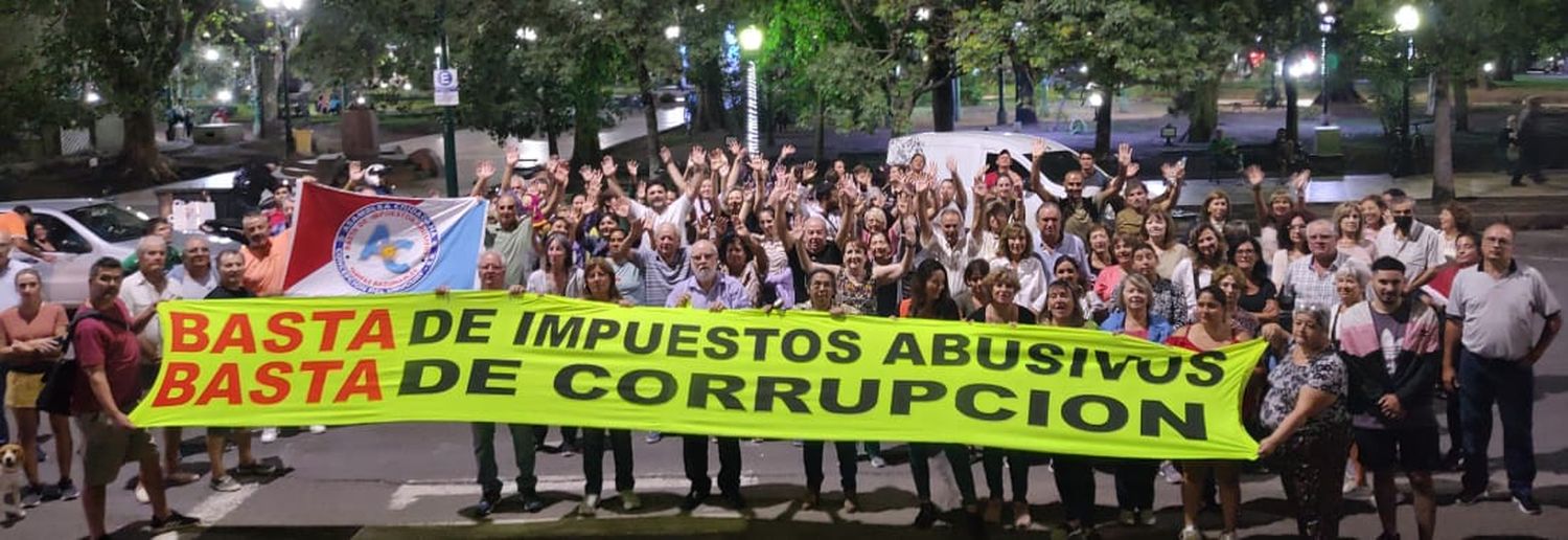Entregaron petitorio a legisladores para que se baje el costo de la energía