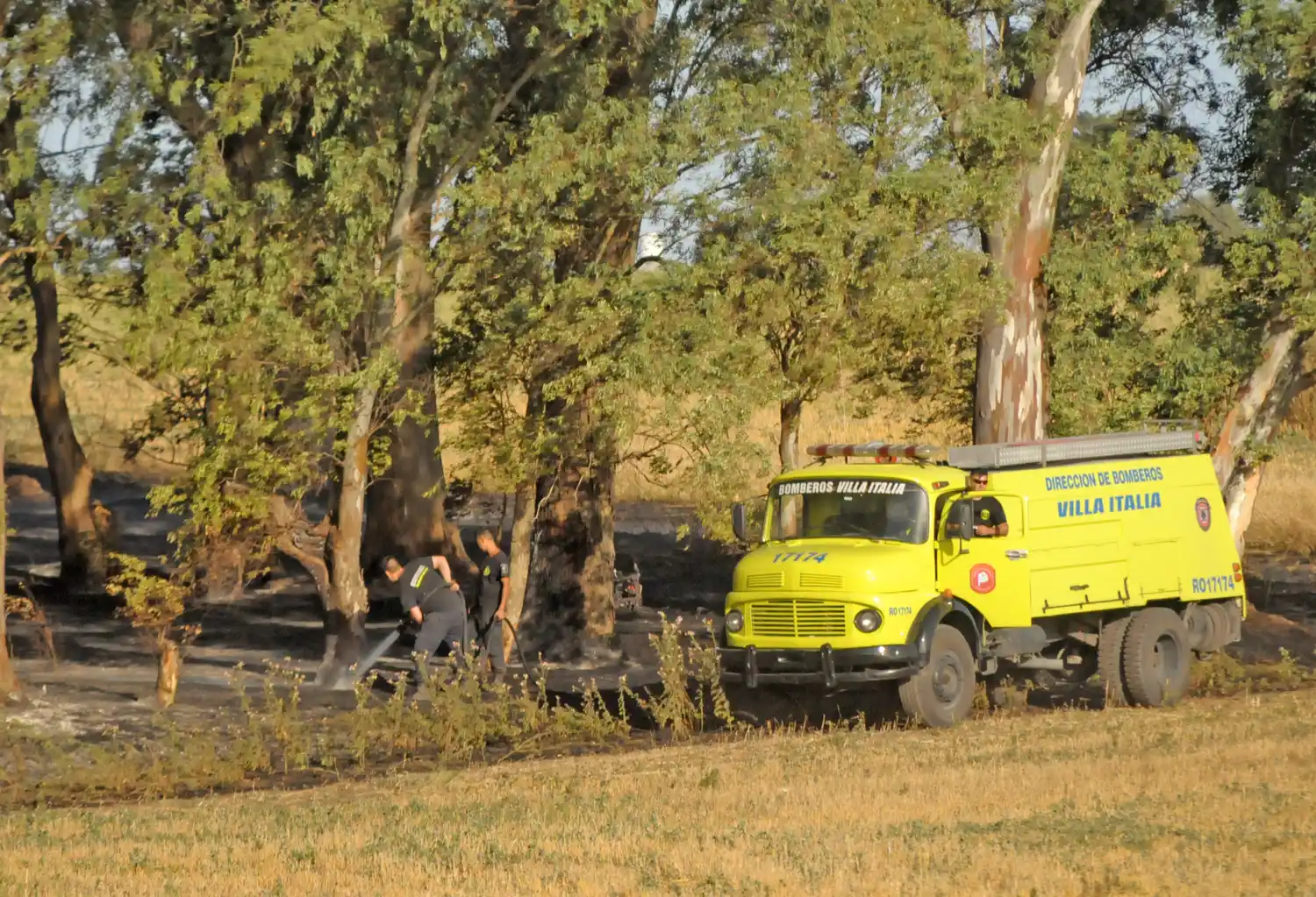 Un incendio afectó unas ocho hectáreas de pastizales frente al Parque Industrial
