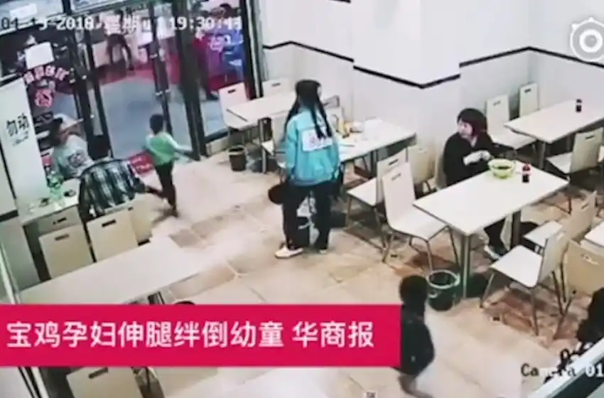 "La embarazada mala" china que se hizo viral por patear a un nene