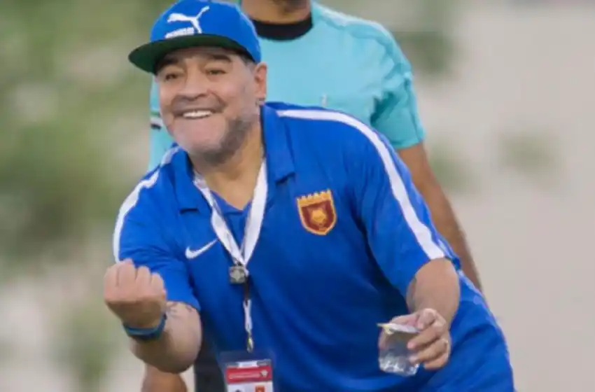 Maradona se retractó de su renuncia y dirigirá a Al Fujairah en el repechaje