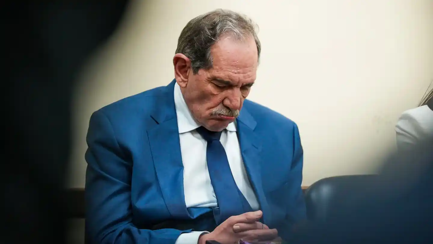 José Alperovich escuchó su sentencia y salió esposado del Tribunal. (Foto: Nicolás González / TN)