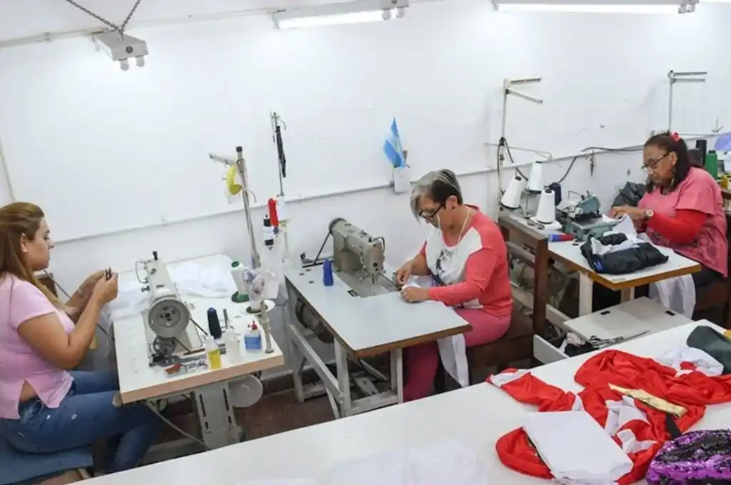 Internas de una cárcel de Los Hornos confeccionaron sábanas para donar
