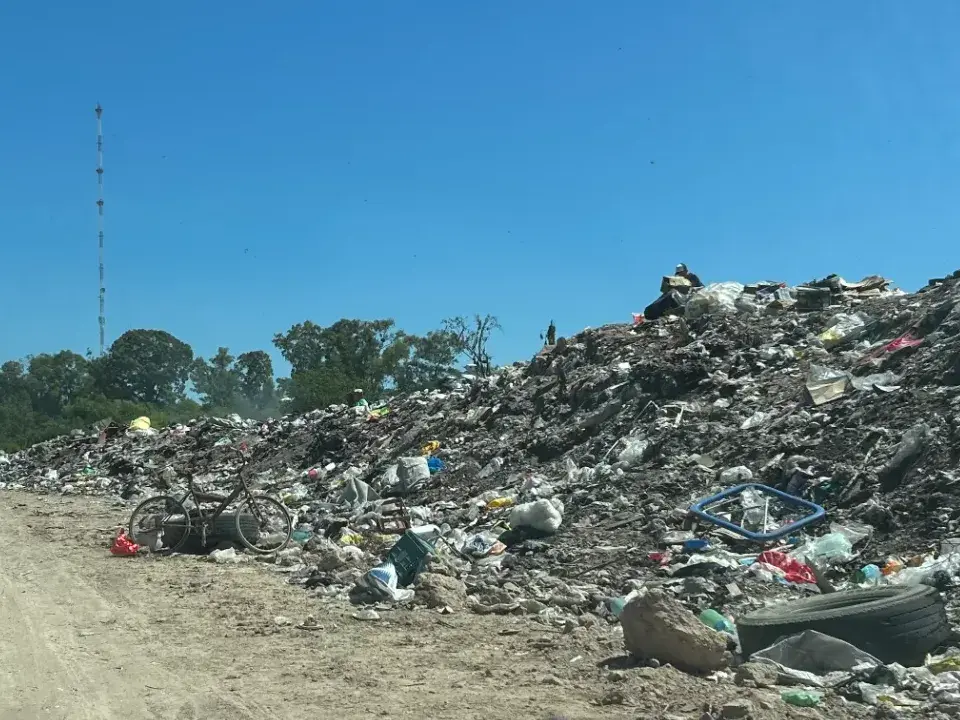 El basural a cielo abierto de San Pedro, ubicado a metros de la localidad de Los Cazadores.