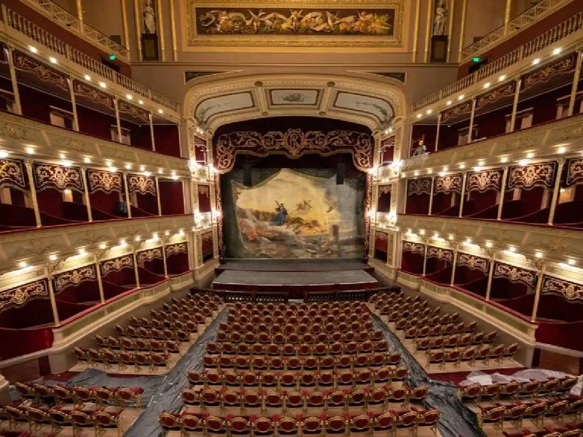 Monumento cordobés: el Teatro San Martín, listo para el Congreso de la Lengua