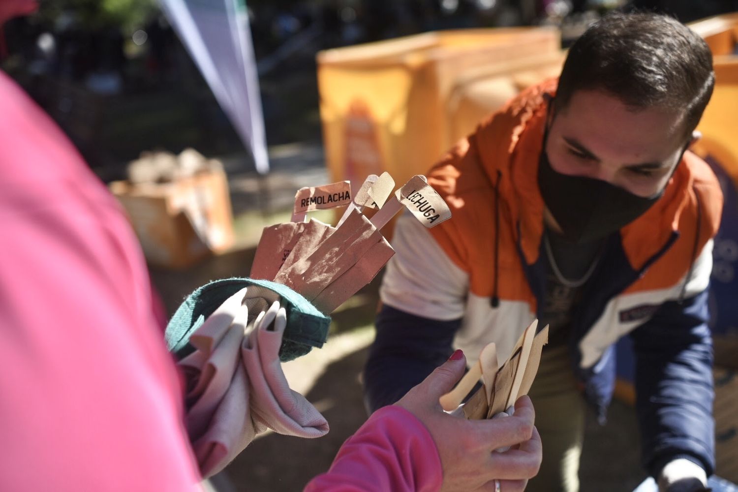 Sigue el Ecocanje: se cambian materiales reciclables por plantines