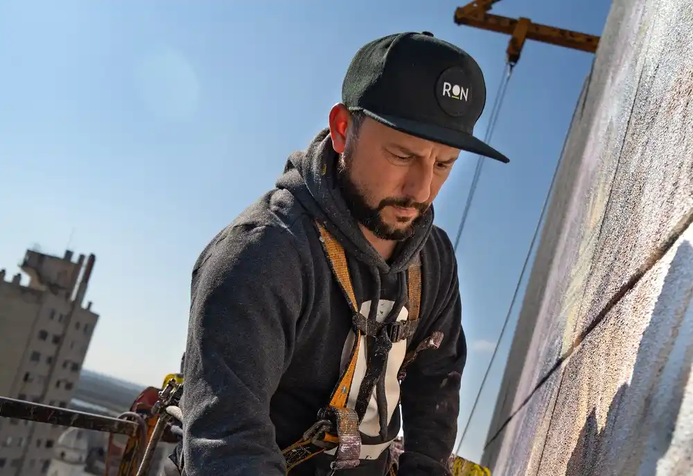 Martín Ron, el artista bonaerense que integra el podio de los diez mejores muralistas del mundo
