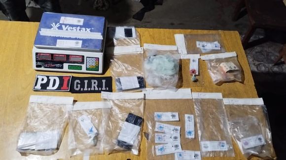 Detuvieron a dos hombres en la zona oeste con droga en una serie de allanamientos