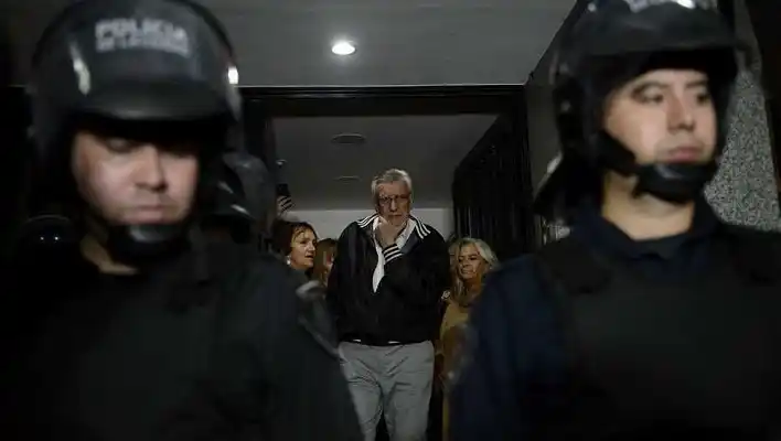 Intervención del PJ: Gioja dejó la sede del PJ tras la denuncia de Barrionuevo