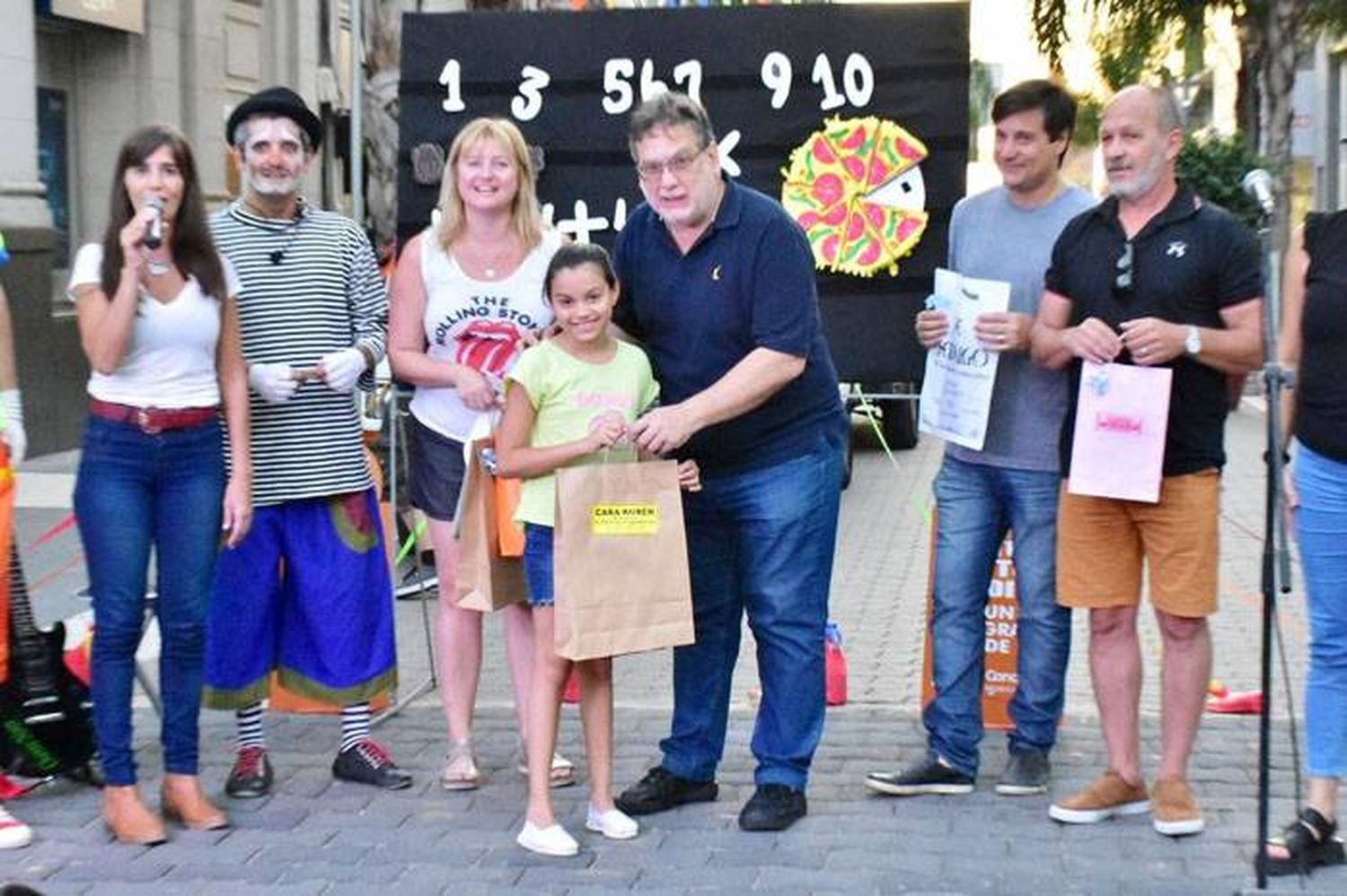 La Canasta Escolar se  promocionó en la Peatonal  de Concordia