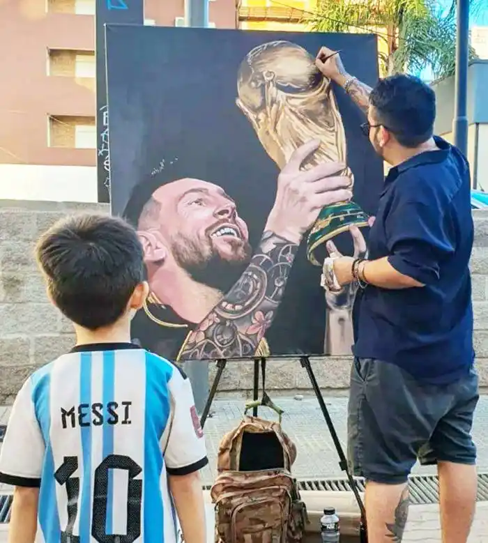 Artista santafesino pintó a Messi y  ahora sueña con entregarle su obra de arte