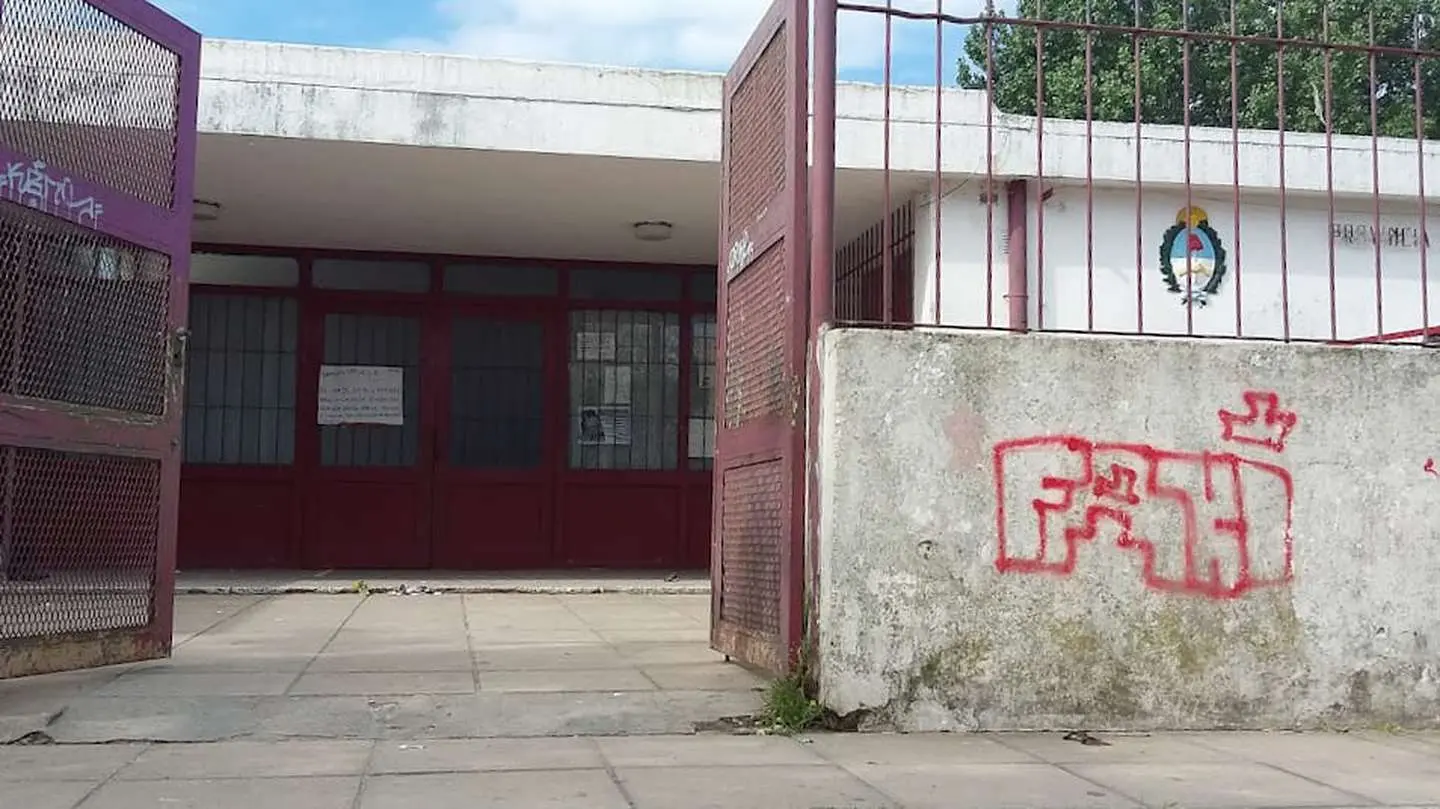 Berisso: Del “chat de mamis” a las trompadas en la puerta de la escuela