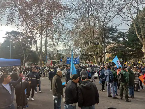 Conflicto Paritario: trabajadores municipales lanzaron un número para denunciar al Ejecutivo