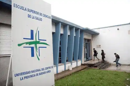 25 de Mayo: Acuerdan promover inscripción de jóvenes en carrera de Salud de la Unicen