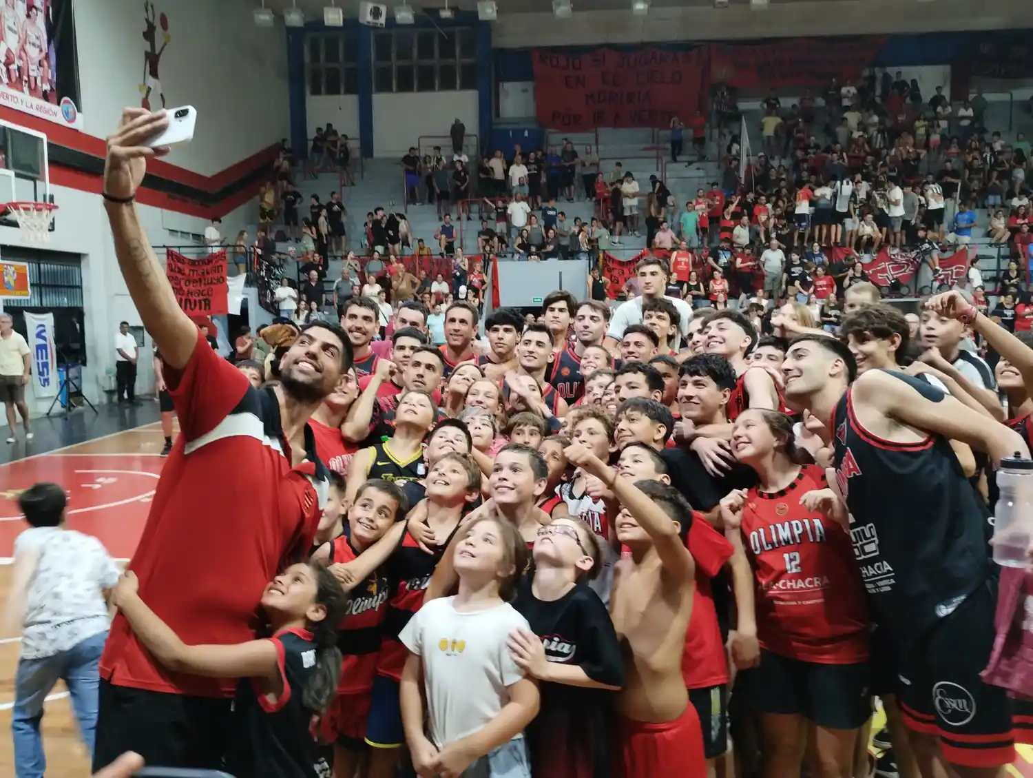 La tradicional selfie de Manolo tras cada victoria. PH: Nasif Raies