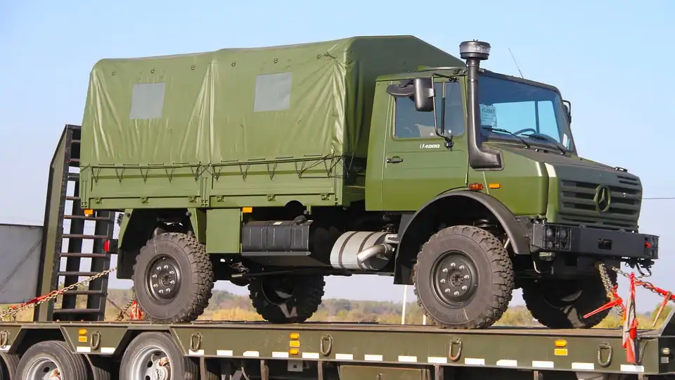 Los camiones Unimog U4000 llegaron al puerto de Zárate y fuerom adjudicados al Ejército Argentino. Foto: @FAAargentinas