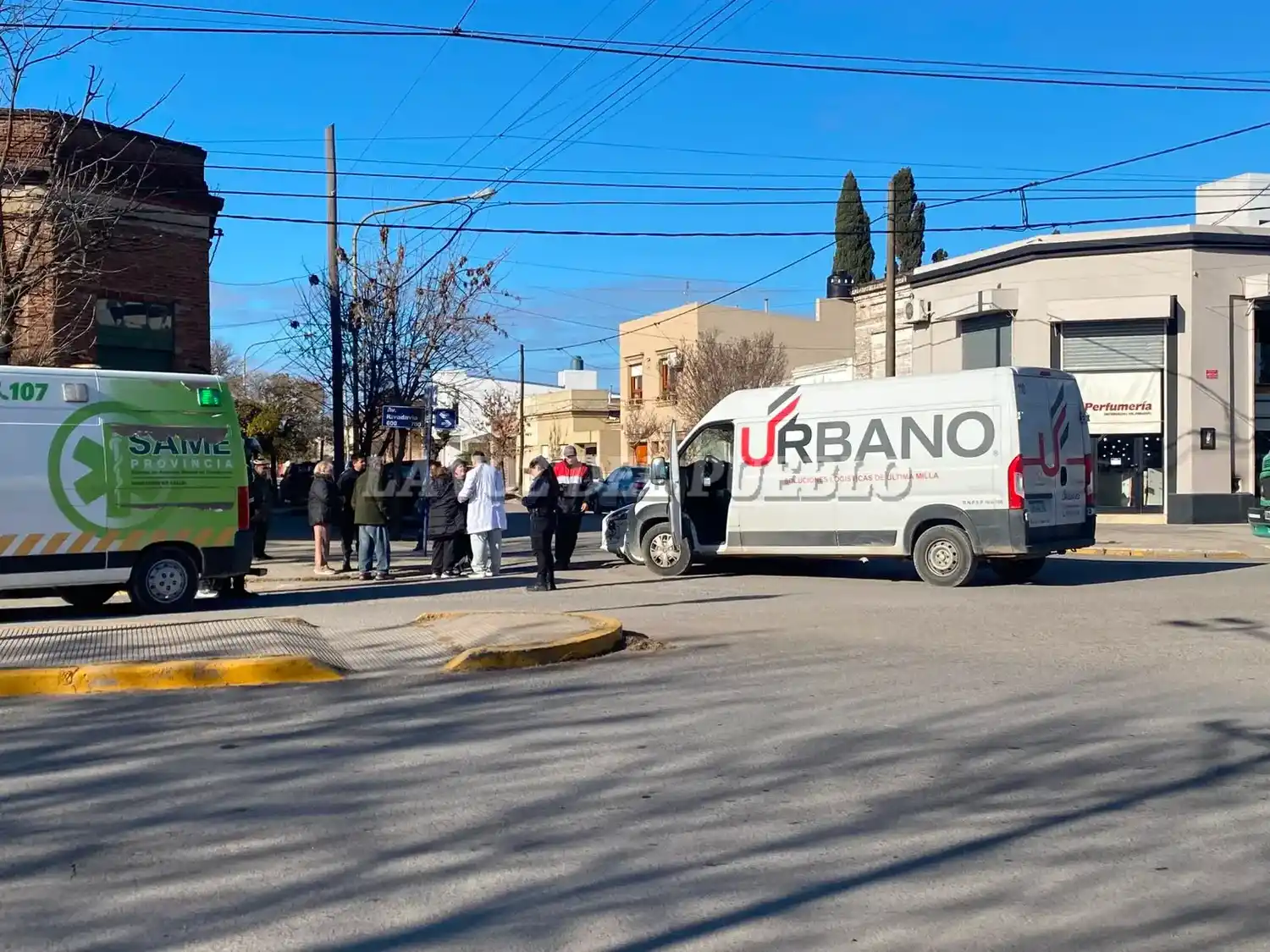 Choque entre un utiltario y un auto intersección de avenida Rivadavia y Matheu