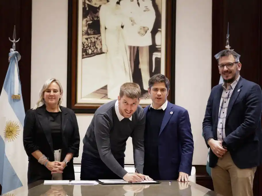 Firma. el contrato permitirá adquirir instrumental médico