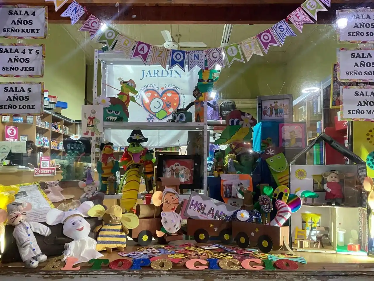 Los jardines de Villaguay reviven a los clásicos de la infancia para homenajear a sus maestras