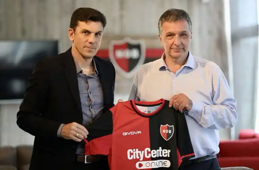 Oficial: Mauricio Larriera llegó a Rosario y se convirtió en nuevo director técnico de Newells