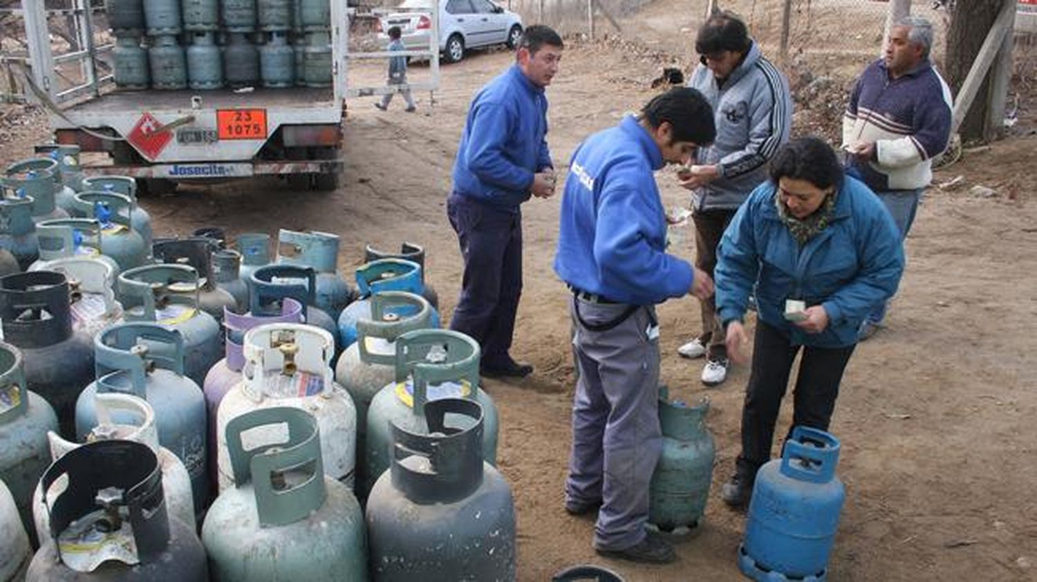 El Gobierno amenaza con multar a quienes vendan garrafas de 10kg a más de $97