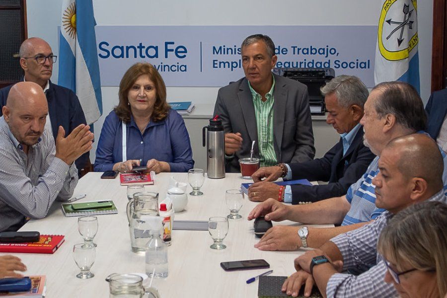 La provincia presentó su oferta salarial a gremios docentes