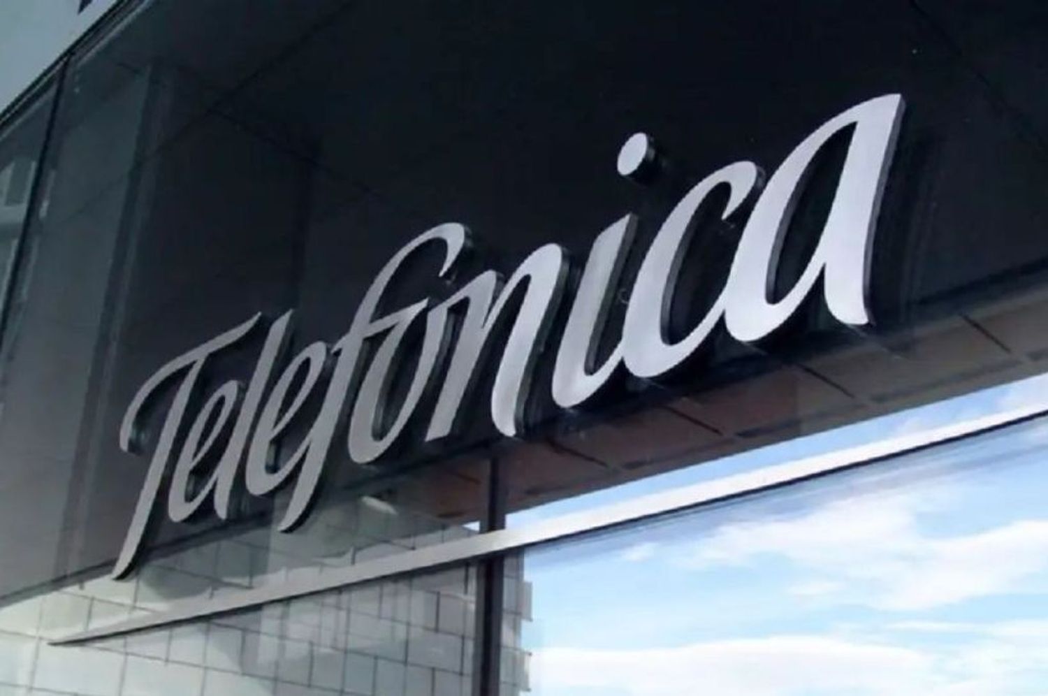 Telefónica vendió sus acciones en Argentina a Telecom