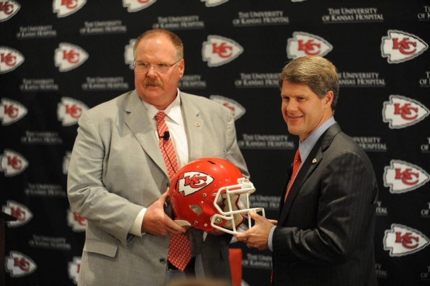 Andy Reid renovó con los Chiefs y es el entrenador mejor pago de Estados Unidos