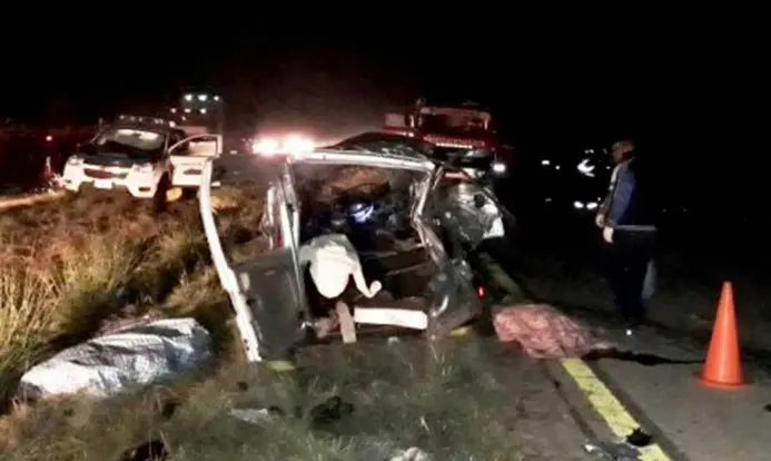 Seis muertos en un choque entre un micro y una camioneta