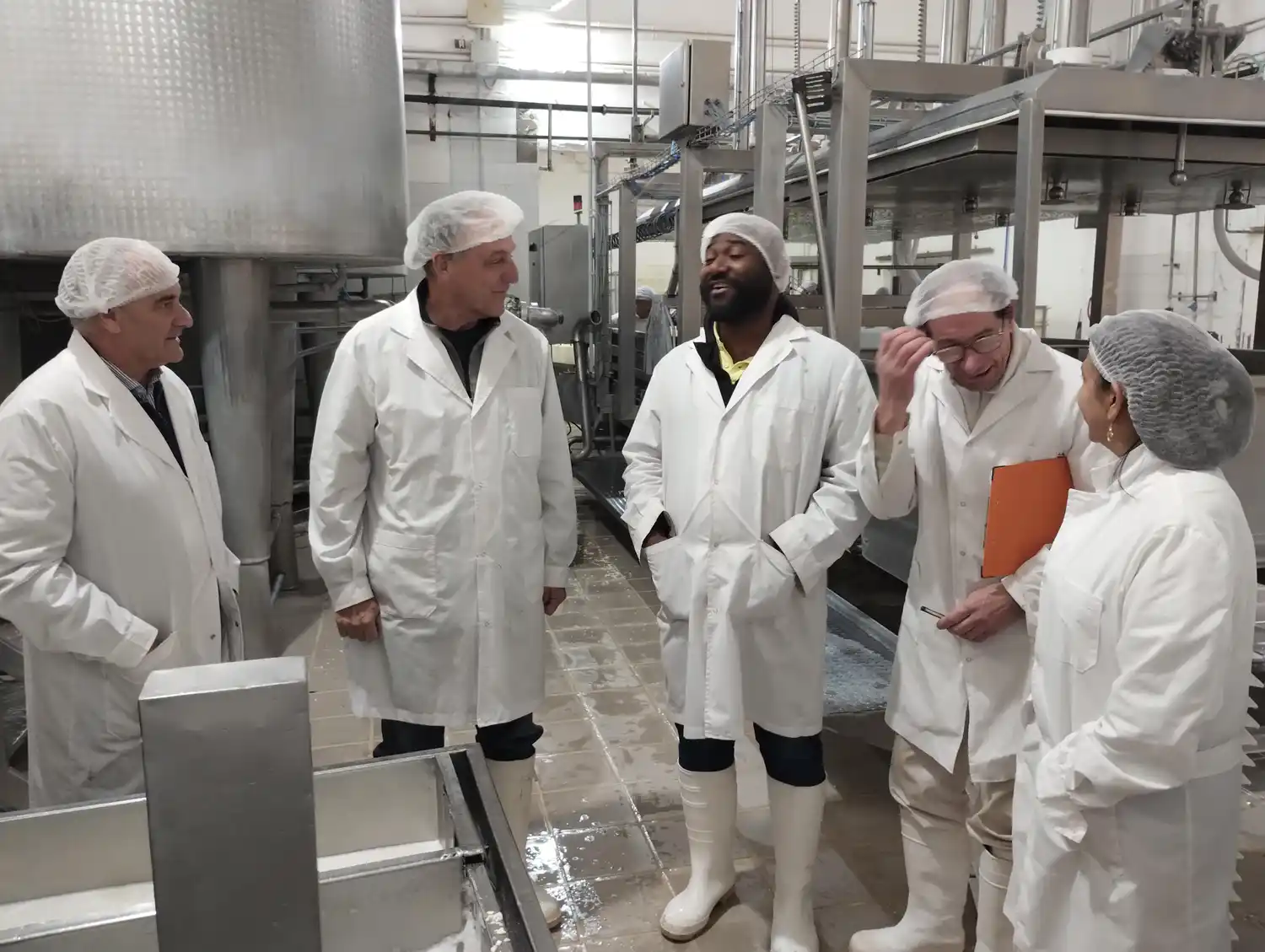 Contingente colombiano visitó Tandil para conocer el modelo asociativo del Cluster Quesero