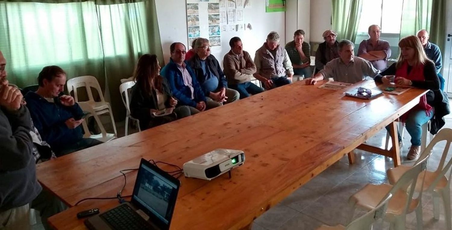 Productores de reunieron en Colonia Merou con el Fiscal Adjunto Sebastián Trinadori