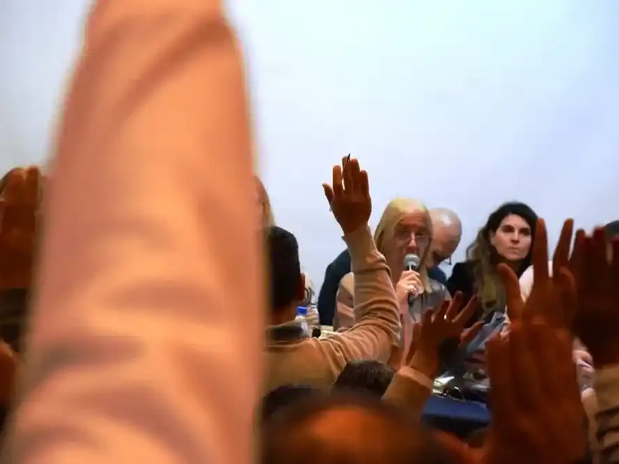 La Provincia acordó un aumento salarial del 7% para docentes y estatales bonaerenses