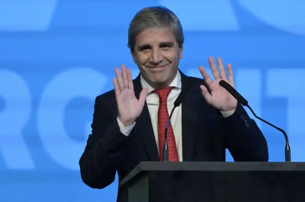 Caputo se mostró confiado en que el costo de vida irá convergiendo hacia niveles cercanos al 1 por ciento