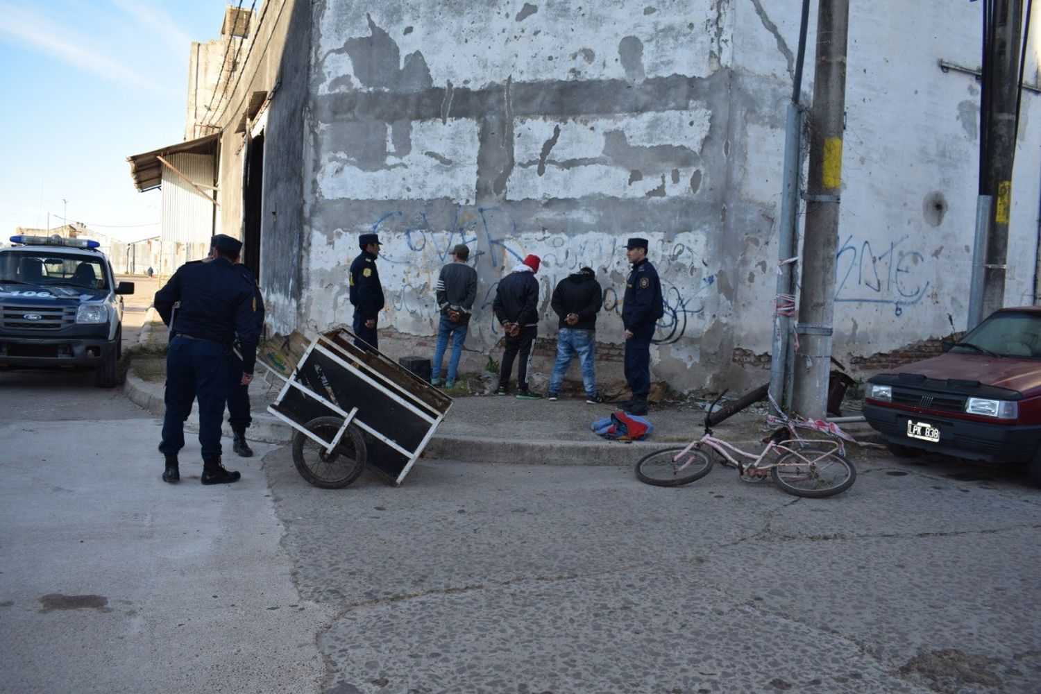 Dos jóvenes y un menor fueron aprehendidos con cosas robadas del molino