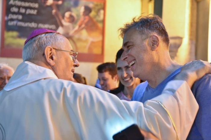 Luis Castellano y su esposa despidieron a Monseñor Fernández
</p><p>Prensa Municipalidad de Rafaela