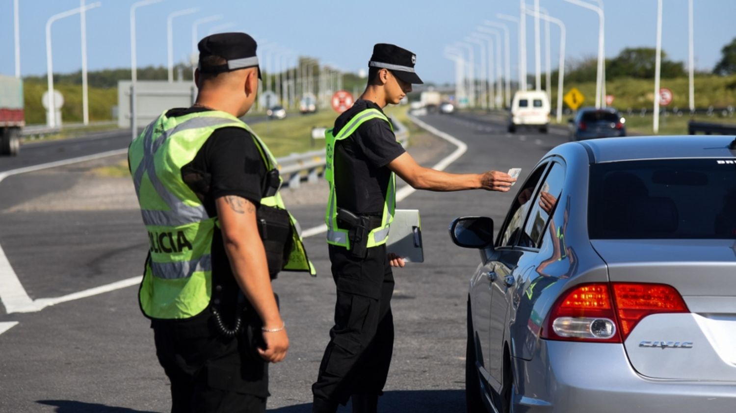 Mega DNU: ¿La RTO y el seguro siguen siendo obligatorios para circular en Santa Fe?