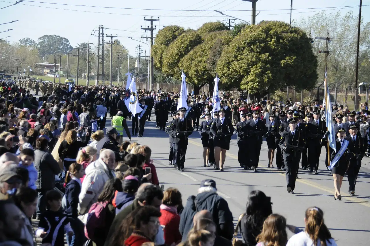 EN VIVO: gran desfile cívico militar en Tandil por el 25 de Mayo 