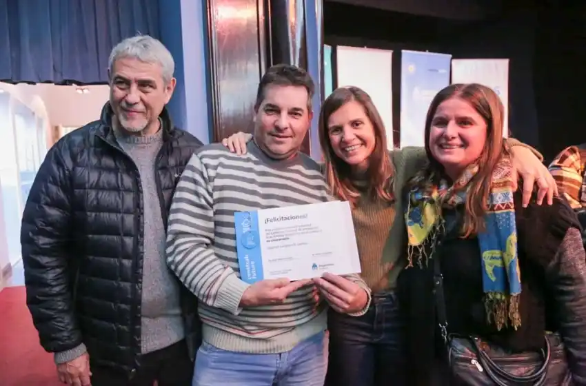 Fernanda Raverta y Jorge Ferraresi entregaron créditos para la construcción de viviendas en la ciudad
