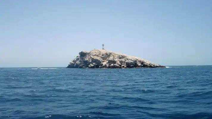 LA TERCERA EN DOS MESES: desaparece bote con tres pescadores de Vargas cerca del Farallón Centinela en Miranda