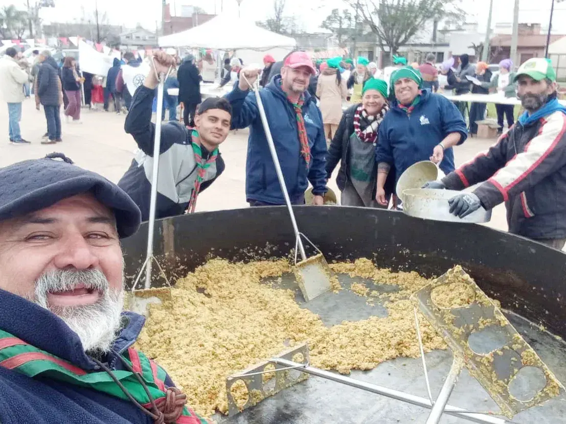 El arroz con pollo gigante volvió a reunir a Concordia por una causa solidaria