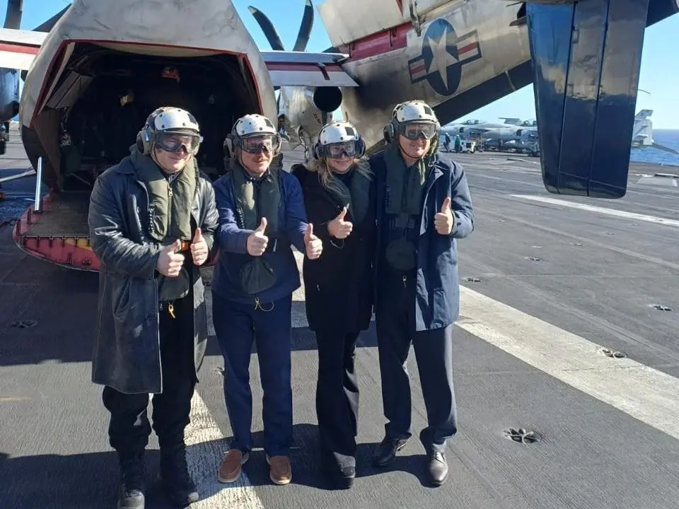 Javier Milei ya se encuentra en el Portaaviones USS Nimitz, en aguas argentinas