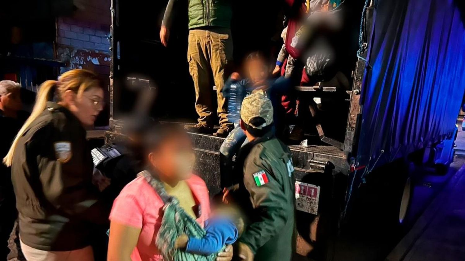 Hallan 231 migrantes en contenedor de un camión en México: viajaban sin alimento ni ventilación