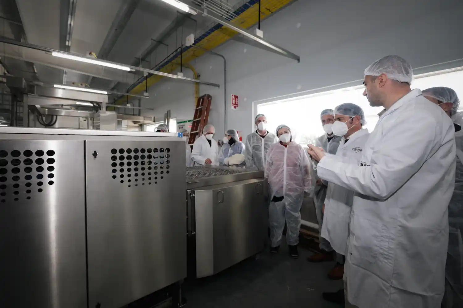 Kicillof inauguró una nueva planta de Atalaya que duplicará la producción de medialunas en Chascomús