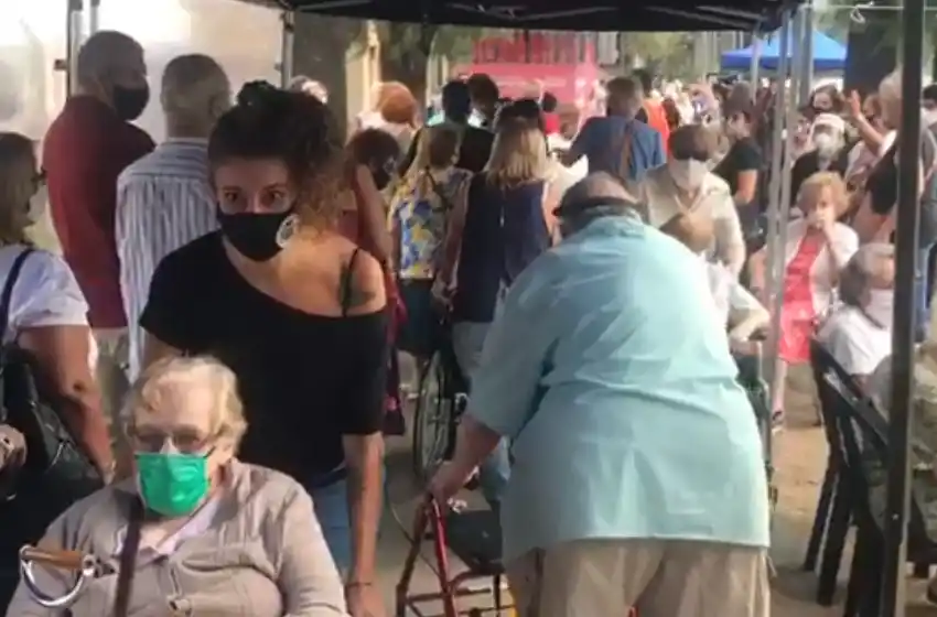 Vacunación a mayores de 90: «Vinieron todos juntos», dijo la ministra Martorano sobre las aglomeraciones