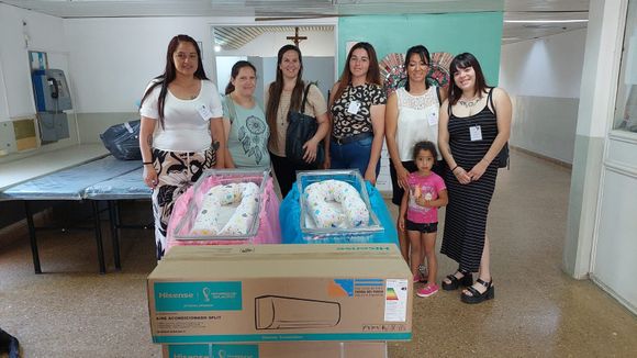 Pequeños Gigantes entregó elementos para la sala de maternidad del Hospital
