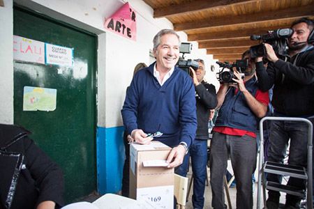 Elecciones 2015: Votó Solá y pidió cambiar sistema electoral 