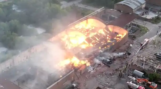 Incendio en depósito de una papelera en Quilmes
