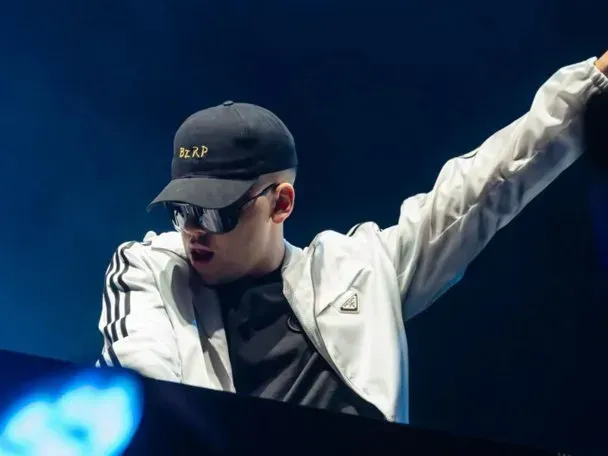 Bizarrap estaría se presentaría en el estadio Santiago Bernabéu el 16 d enoviembre en un evento de fútbol americano mundial.Foto:ACN