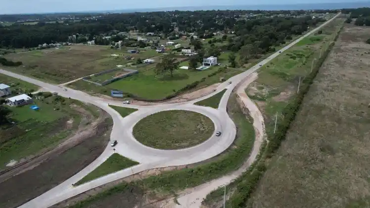 Restan trabajos de iluminación, señalización vertical y horizontal, garitas de colectivos y dársenas.